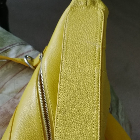 ⭐️Host Pick⭐️DANIER, Vintage Leather yellow bag - Picture 15 of 16